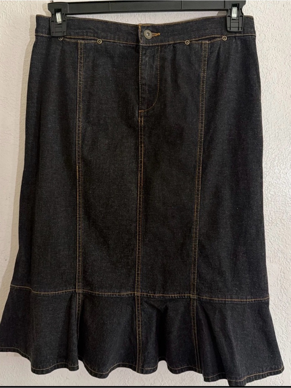 d&co. Denim + Company DarkWash stretch, mermaid trumpet style Denim skirt